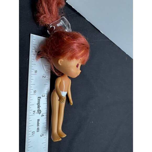 Bandai 2002 Strawberry Shortcake Mini Doll With Red Hair & White Outfit 5.5 Inch - Picture 2 of 4